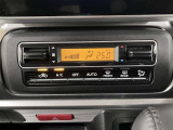 エアコンはオートエアコン付きになります。お好みの温度設定にすれば車内の温度を検知し自動で調整してくれます。暑い日は寒い日は特にオススメです♪