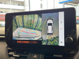【パノラミックビューモニター】専用のカメラにより、上から見下ろしたような視点で360度クルマの周囲を確認することができます☆死角部分も確認しやすく、狭い場所での切り返しや駐車もスムーズに行えます。