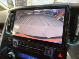 【バックカメラ】運転席から画面上で安全確認ができます。駐車が苦手な方にもオススメな便利機能です。