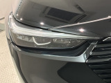 LEDヘッドライトは、点灯の瞬間から最大光量を発揮し、突然暗くなるトンネルなどでの安定感を高めます。