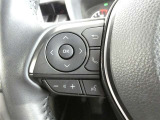 【ステアリングスイッチ】ステアリングから手を伸ばさなくても簡単にオーディオコントロールできますので、安全ですね。