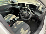 運転席周辺は、プジョー独自の設計思想が生み出した『i-Cockpit』