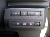 運転席の右下に各種スイッチがまとめられています。