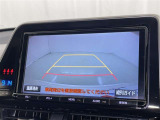 後方の見える安心をお届けするバックガイドモニター付:バックするときのアシストラインもあって楽々バック!車庫入れや縦列駐車をサポートし、苦手な駐車も安心です!今やもう手放せない装備ですネ♪