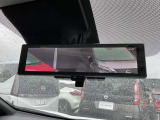 スマートルームミラーは、リヤウインドウ内に設置されたレンズカメラで映して、ルームミラーに内蔵した液晶ディスプレイに表示するため、後部の荷物が多い際でも、後方確認がしやすいです。