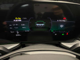 スイッチひとつひとつの隙間を1ミリ以下に抑え、まるで彫刻のような存在感と徹底的な微調整により柔らかな押し心地を実現する「ゼロタッチ」など世界でも高い支持を得るアウディのインテリアをぜひご堪能ください