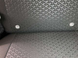 ISOFIXはシートベルトを使わずに簡単にチャイルドシートとクルマの固定金具を連結する取り付け方法です。