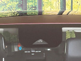 【インテリジェントエマージェンシーブレーキ】フロントカメラで前方の車両や歩行者を検知。衝突しそうな時は衝突被害軽減ブレーキが作動、衝突回避をサポート。より安全にドライブをお楽しみいただけます。