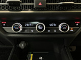 オートエアコンは左右席で独立温度コントロールが可能です。運転席はキンキンに冷やして助手席はマイルドにと言った設定が可能です☆暑さ寒さでケンカすることもなくなりますね♪