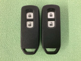 スマートキーを装備しています。鍵を差し込むことなくドアロックの開け閉めと、スタートボタン操作でのエンジンスタートができます。。