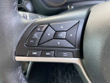 手元でナビの音量調整等が出来るのでナビの操作によるわき見運転を防止することが出来ます。