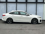BMWを熟知したメカニックによる、360度の納車前点検。ドイツ本国と同様の教育・訓練を受けたメカニックが徹底的に点検、整備した後にお客様にお引渡しします。