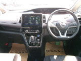 操作しやすい運転席廻り!操作パネルも使いやすい!!ドライブが楽しくなります!
