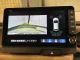 リバースギアに入れるだけで後方の表示へ切り替わります。夜間や雨の日の駐車も楽になりますよ。