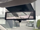 インテリジェントスマートルームミラーは、後席にゲストがの乗車時やお荷物などで後方確認ができない場合は後方確認専用カメラでくっきり!安心ですね!