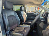 運転席も広々としており運転しやすい環境を実現しています☆