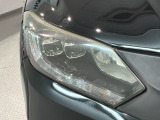 LEDヘッドライトは、点灯の瞬間から最大光量を発揮し、突然暗くなるトンネルなどでの安定感を高めます。