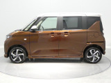 【乗り降りしやすい高さ】高すぎない車高でアクセスもスムーズ。日々のお仕事や長距離の移動など体への負担を軽くしてくれる扱いやすさが魅力です。