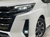 【LEDヘッドライト】悪天候や夜間走行時も良好な視界を確保し安心して運転できる高輝度LEDヘッドライトを装備!点灯速度が早く、消費電力も抑えられています。