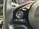 ステアリングにオーディオ操作スイッチが付いています。オーディオ画面に直接タッチしなくても操作が出来ますので、運転に集中できます。