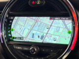 ●純正ナビ:一体感のあるナビは、高級感ある車内を演出してくれます。オーディオ機能も充実しておりますので、運転もより楽しめます♪