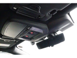 アイサイトはステレオカメラで前方を認識。万一の際の衝突回避、車線逸脱のお知らせ、全車速追従クルーズコントロールなど、色々なことができる運転支援システムです。