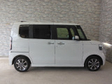 オプションになりますが、ボディーコーティングもご用意しております。新車の輝きに近づき、洗車などのお手入れも楽になりますよ。
