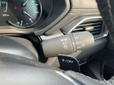 【アダプティブLEDヘッドライト】夜間走行時に先行車や対向車の状況をクルマが判断。ヘッドランプの照射範囲や明るさを自動的に変化させます。