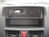 スピーカー内蔵のAM/FMラジオが装備されてます。