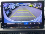 車庫入れ時に安心のバックカメラがついています。