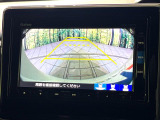【バックカメラ】駐車時に後方がリアルタイム映像で確認できます。大型商業施設や立体駐車場での駐車時や、夜間のバック時に大活躍!運転スキルに関わらず、今や必須となった装備のひとつです!