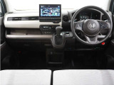 ◆インテリアパネル◆視界広々で非常に運転しやすくロングドライブでも疲れを感じさせないすっきりとまとまったインパネ周りです。