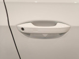 &rdquo;Keyless Access&rdquo;によって、ドアハンドルに手をかけるだけでドアロックが解除できます!