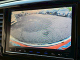 【バックカメラ】運転席から画面上で安全確認ができます。駐車が苦手な方にもオススメな便利機能です。