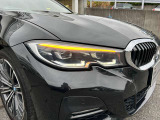 また、BMW正規認定中古車は、エマージェンシーサービスが自動付帯。24時間365日、皆様のカーライフをサポート致します。確かな安心のうえで、「駆けぬける歓び」をご堪能ください。