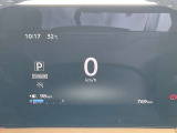 視認性の良いメーターパネルデザインです。ディスプレイに各種の情報、設定画面が見やすく表示されます。