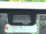 【スズキ セーフティサポート】走行中に前方の車両等を認識し、衝突しそうな時は警報とブレーキで衝突回避と被害軽減をアシスト。より安全にドライブをお楽しみいただけます。