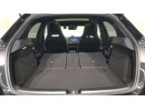 ヘッドアップディスプレー・・・フロントウインドウに車速やナビゲーション情報を投影する新装備です。走行中わずかな視点移動で情報が得られます