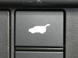 【パワーバックドア】スマートキーや運転席のボタンを押すだけでリアゲートが自動で開閉します!荷物を持っている時や、高い位置にあるバックドアを閉める際に便利な機能です♪