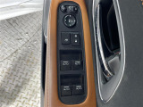 【パワーウインドウ】運転席のスイッチで、各席の窓ガラスの開閉ができます!あると便利ですよね!