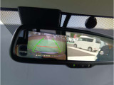 バックカメラはルームミラーに映ります。