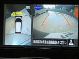 クルマを空から見たような映像が映る、アラウンドビューモニターで、車両周辺の安全確認も一目できます!小さなお子様や障害物も確認できるので、運転のしやすさだけでなく事故防止にも役立ち安心して駐車できます♪