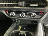 運転席/助手席シートヒーターで寒い日もすぐに温かくなり快適に過ごせます。3段階の温度調整が可能です