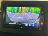 【バックカメラ】駐車時に後方がリアルタイム映像で確認できます。大型商業施設や立体駐車場での駐車時や、夜間のバック時に大活躍!運転スキルに関わらず、今や必須となった装備のひとつです!