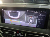 【アラウンドビューモニター】バックカメラに加え、360度のカメラで駐車も楽々。駐車が苦手な方でも安心してお乗りいただけます。