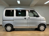 当店でご購入頂いた車両は全車車検整備又は法定12か月点検を行い、エンジンオイル・オイルフィルター・フロントワイパーゴム・バッテリーの交換を行っています、整備費用は本体に含まれてますので安心ですよ♪