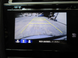 バックカメラの画像です。ガイドラインがスムースな車庫入れをサポートいたします。車庫入れの安心感がアップしますね。