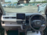 この度は、当店のお車をご覧いただきまして誠にありがとうございます。当店では全国販売・納車も行っております。県によって陸送費用は異なりますのでお気軽にお問い合わせください。