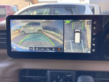 アラウンドビューモニターが進化して3D表示ができるようになりました!混雑する駐車場などでもクルマの周囲が8つの視点から見えるので、安心して発進できます。