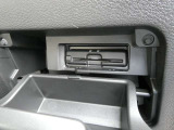 高速道路の料金所もスムーズに通過できるETC。阪神高速はETC使用時に距離料金でお得になります!ビルトインタイプですので、綺麗にスッキリ収まっています。渋滞回避などの様々な機能の付いたETC2.0です!